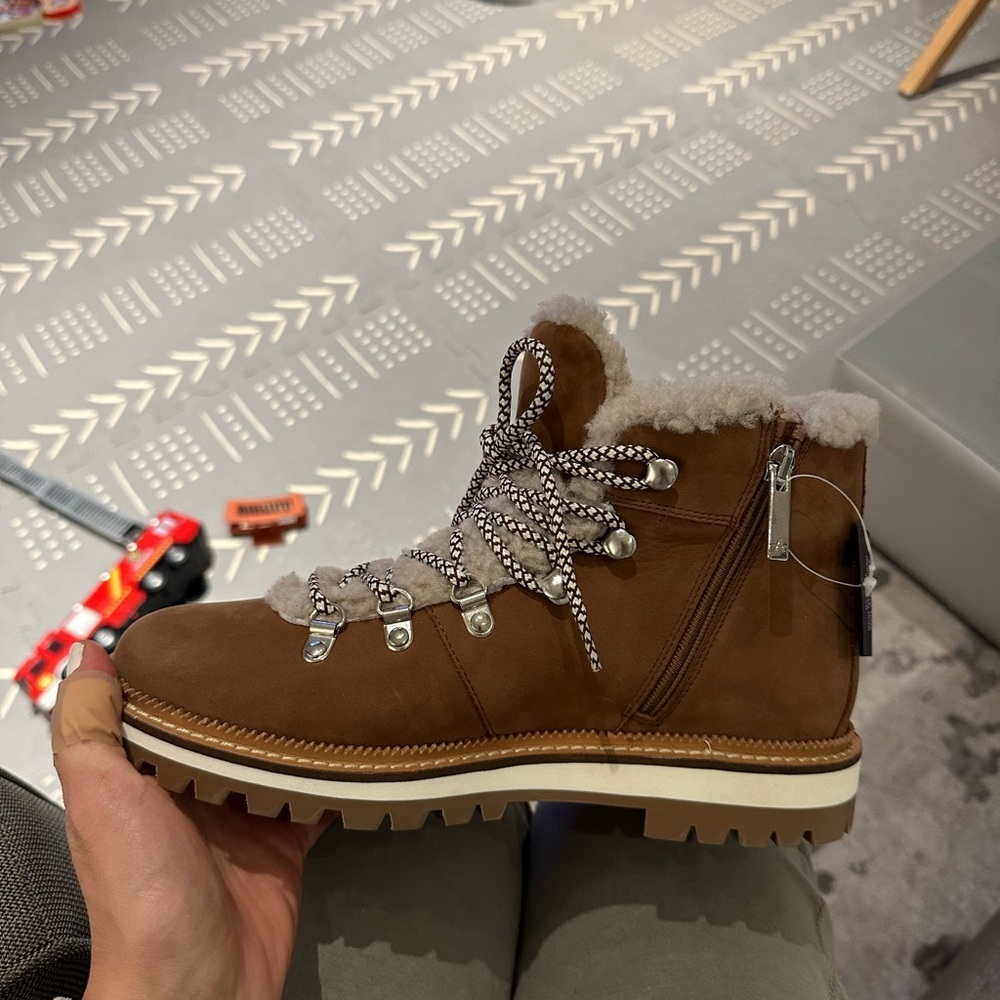 Aquatalia Hadlee Boot NWT Size 8 - Picture 1 of 11